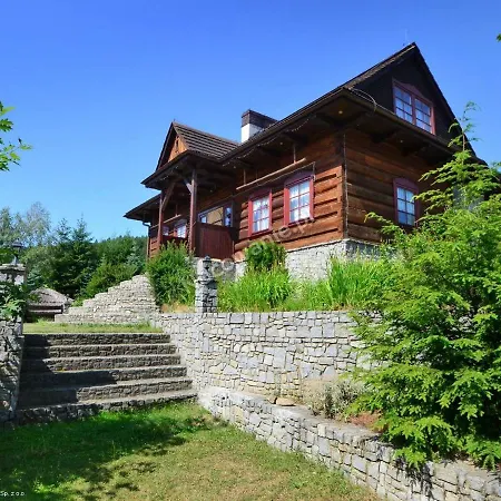 Dworek Mysliwski 别墅 *