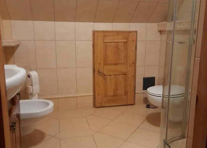 Vila Dworek Mysliwski Laskowka (Lower Silesia)